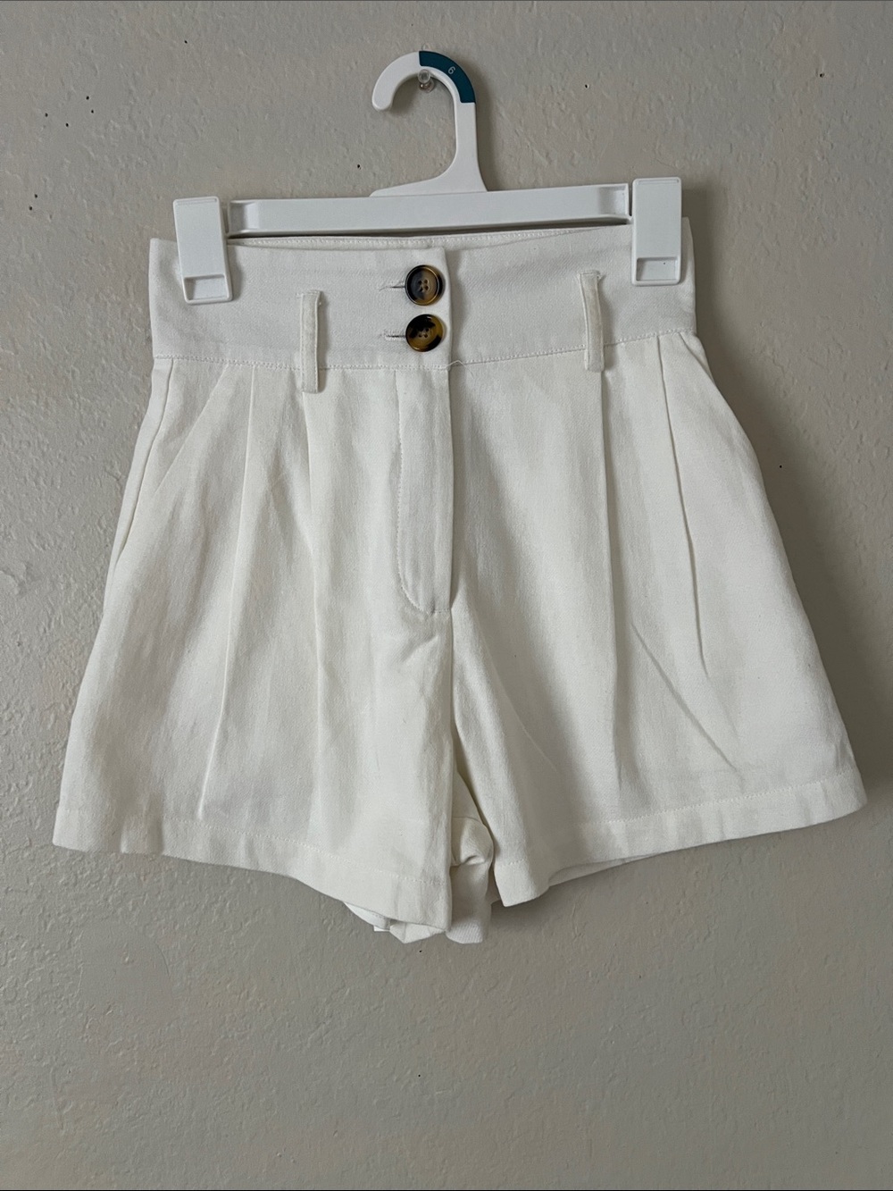 NWT LANI THE LABEL High-Waist Pleated 100% Cotton Shorts  White XS